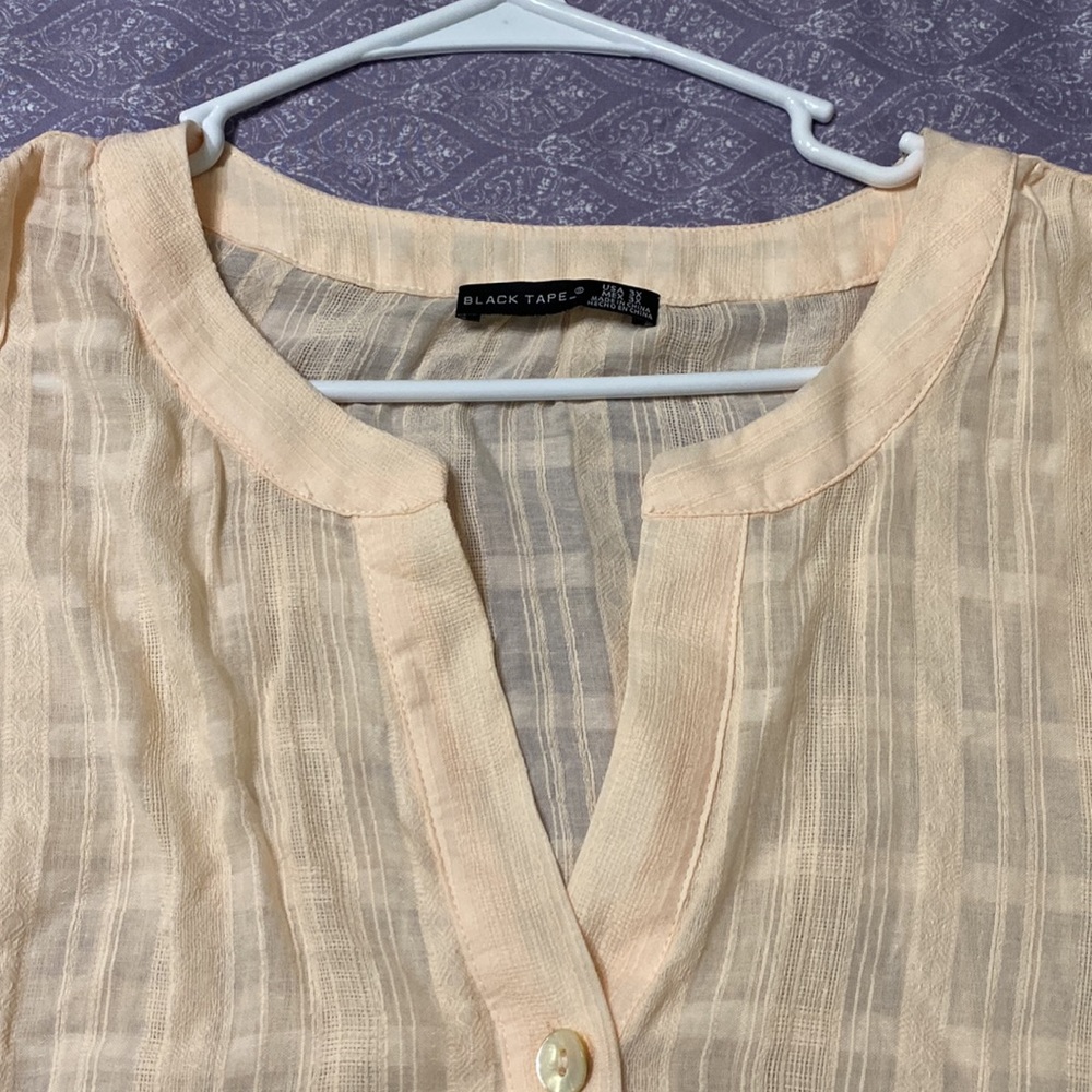 Black Tape-NWT 3X 100% Rayon blouse. Beautiful V-neck 3/4 sleeves. - Picture 3 of 7